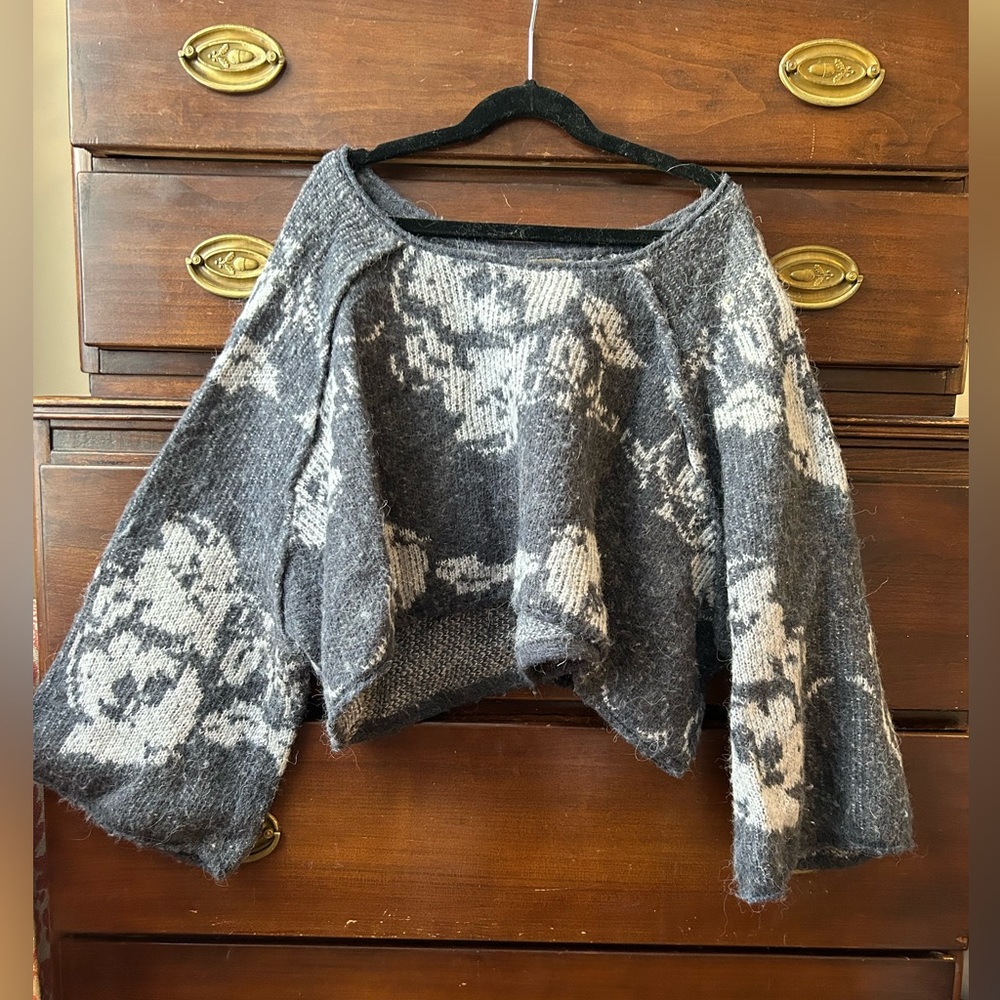 Free people cropped sweater size small